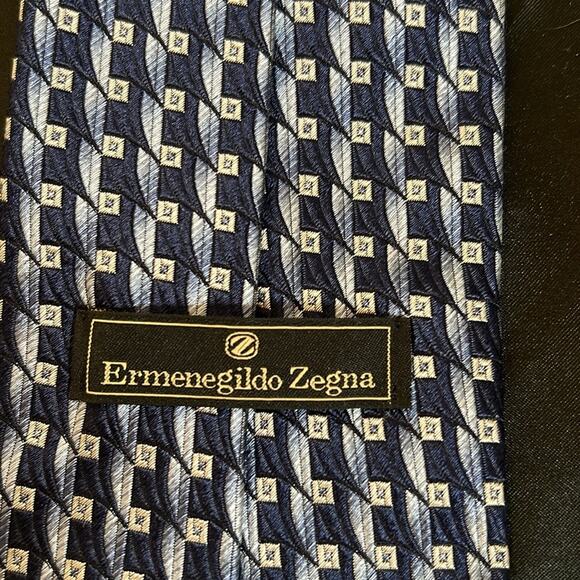 Ermenegildo Zegna 100% silk tie in Black & Silver - Picture 3 of 6